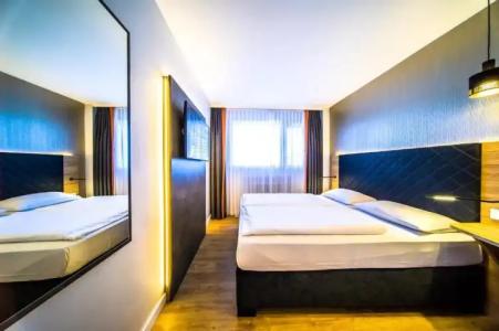 Rieker Stuttgart Hauptbahnhof - 85