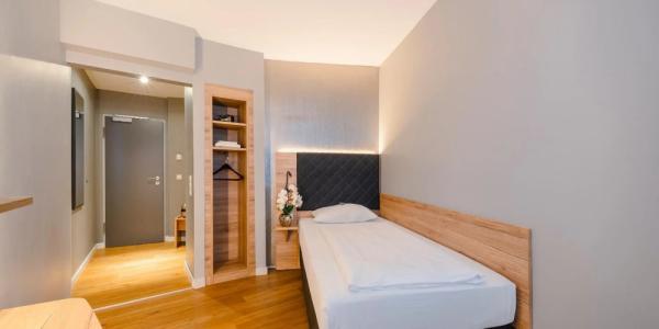 Rieker Stuttgart Hauptbahnhof - 26