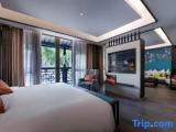 Executive Suite with lake view