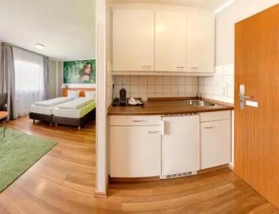 attimo Stuttgart***S - 63