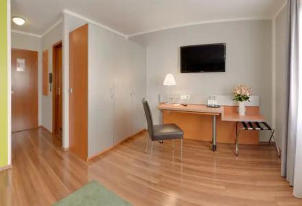 attimo Stuttgart***S - 66