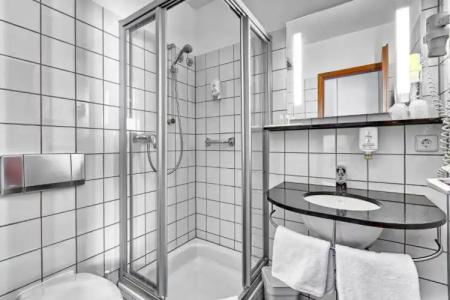 attimo Stuttgart***S - 44