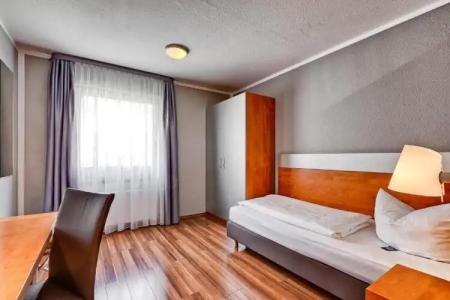 attimo Stuttgart***S - 33