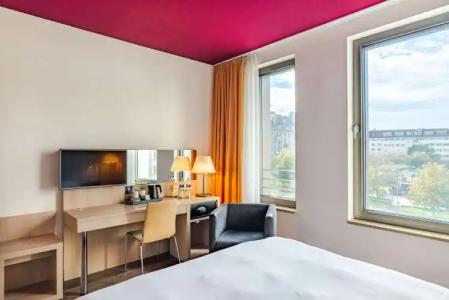 Park Inn by Radisson Stuttgart - 35