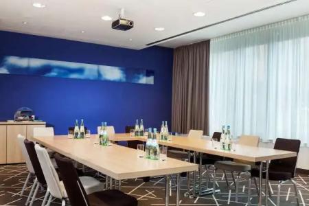 Park Inn by Radisson Stuttgart - 8