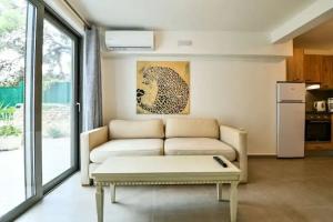Beachside Bungalows, Athens