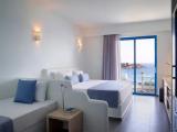 Standard Triple room with sea view