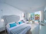 Double room with pool view