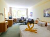Standard Double room with partial sea view