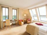 Suite with lake view
