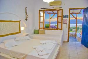 Margaritari Studios Milos, Adamas