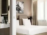 La Parisienne Eiffel Tower view Double Suite
