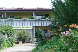 Landhotel Herzberger garni Zimmer & Ferienwohnungen, Scheidegg