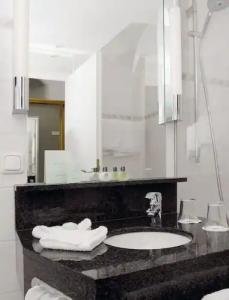 ambassador & spa - 40