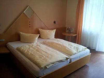 Löwen Garni - B&B - 32