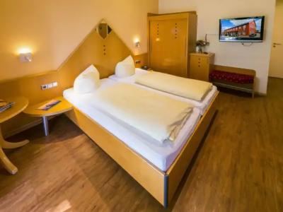 Löwen Garni - B&B - 5