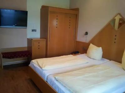 Löwen Garni - B&B - 28