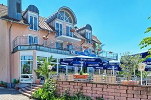 Hotel Mythos, Rust