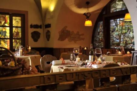 Breuer's Rüdesheimer Schloss - 8