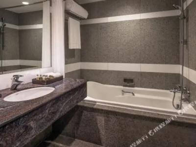 DoubleTree by Hilton Bangkok Ploenchit - SHA Plus Certified - 107