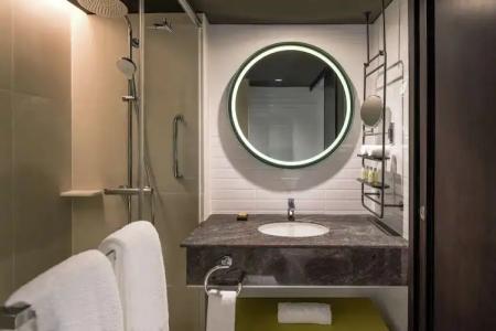 DoubleTree by Hilton Bangkok Ploenchit - SHA Plus Certified - 106