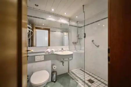 Herdegen - Self Check-in - 6