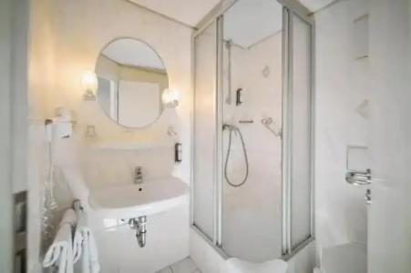 Herdegen - Self Check-in - 8