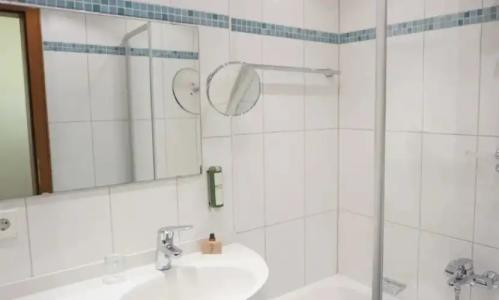 Herdegen - Self Check-in - 19