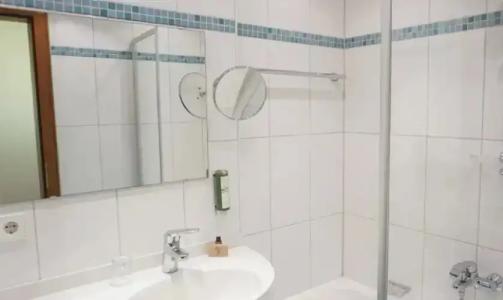 Herdegen - Self Check-in - 24