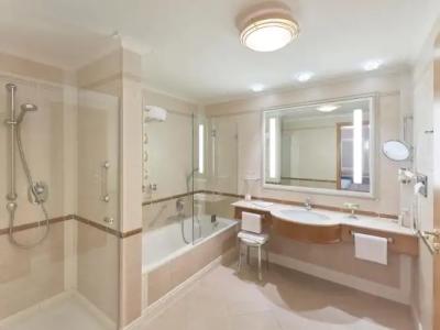 Travel Charme Kurhaus Binz - 39