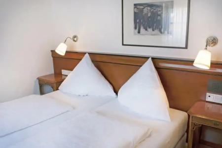 Bayerischer Hof - 153