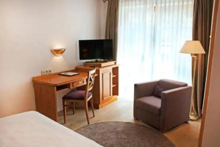 Bayerischer Hof - 70