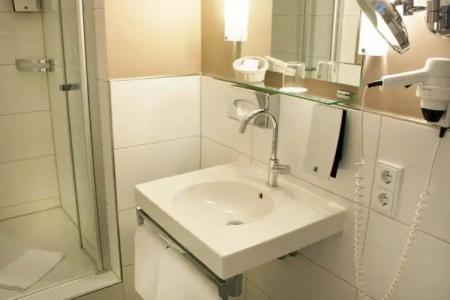 Bayerischer Hof - 49