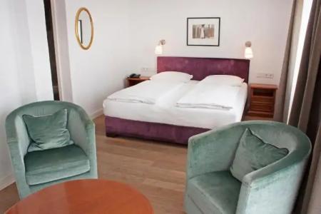 Bayerischer Hof - 56