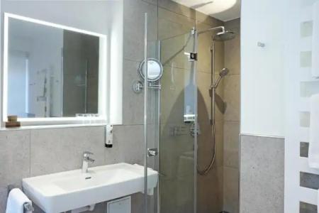 Bayerischer Hof - 164