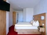Standard room with mountain view