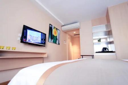 Petals Inn - 136