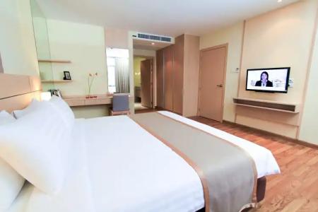 Petals Inn - 120