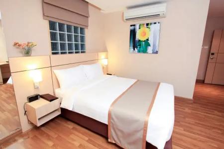 Petals Inn - 107