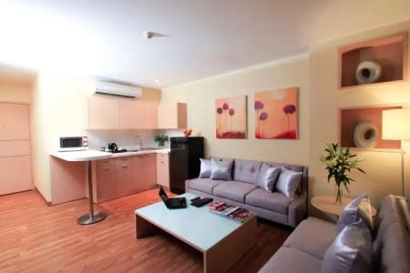 Petals Inn - 122