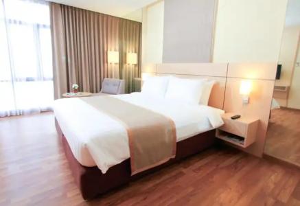 Petals Inn - 140