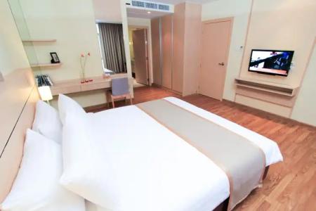 Petals Inn - 128
