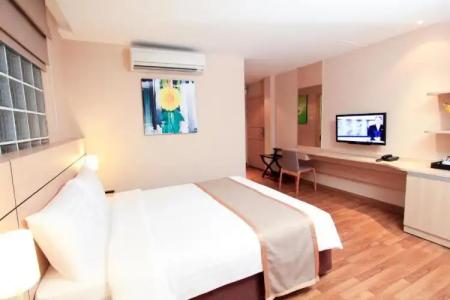 Petals Inn - 142