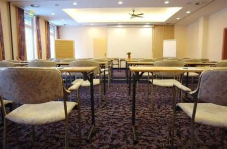 PLAZA Premium ParkNorderstedt - 14