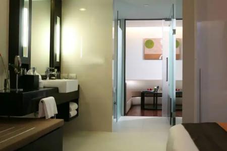 Radisson Suites Bangkok Sukhumvit - SHA Extra Plus - 107