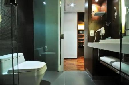 Galleria Sukhumvit 10 Bangkok by Compass Hospitality - 16