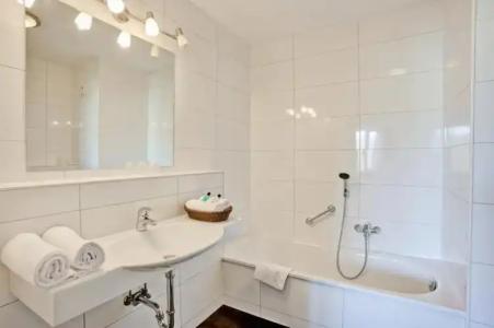 Moers van der Valk - 7