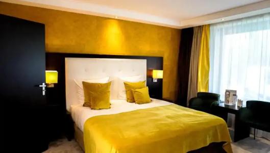 Moers van der Valk - 5