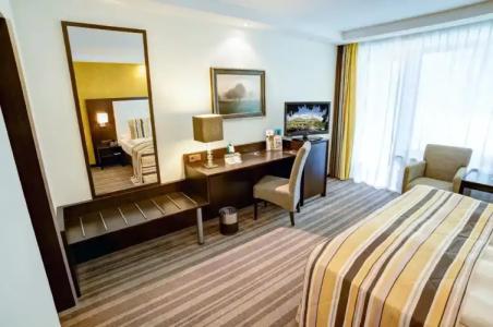 Moers van der Valk - 3