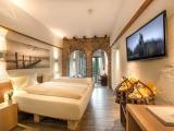 Superior room with pool view